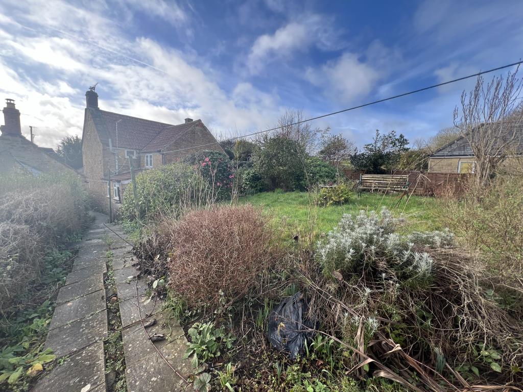 Lot: 131 - DETACHED COTTAGE FOR UPDATING - General view of rear garden and property